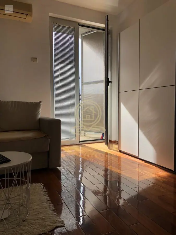 Garsonjera stanovi Bulevar Oslobođenja - 330 evra 