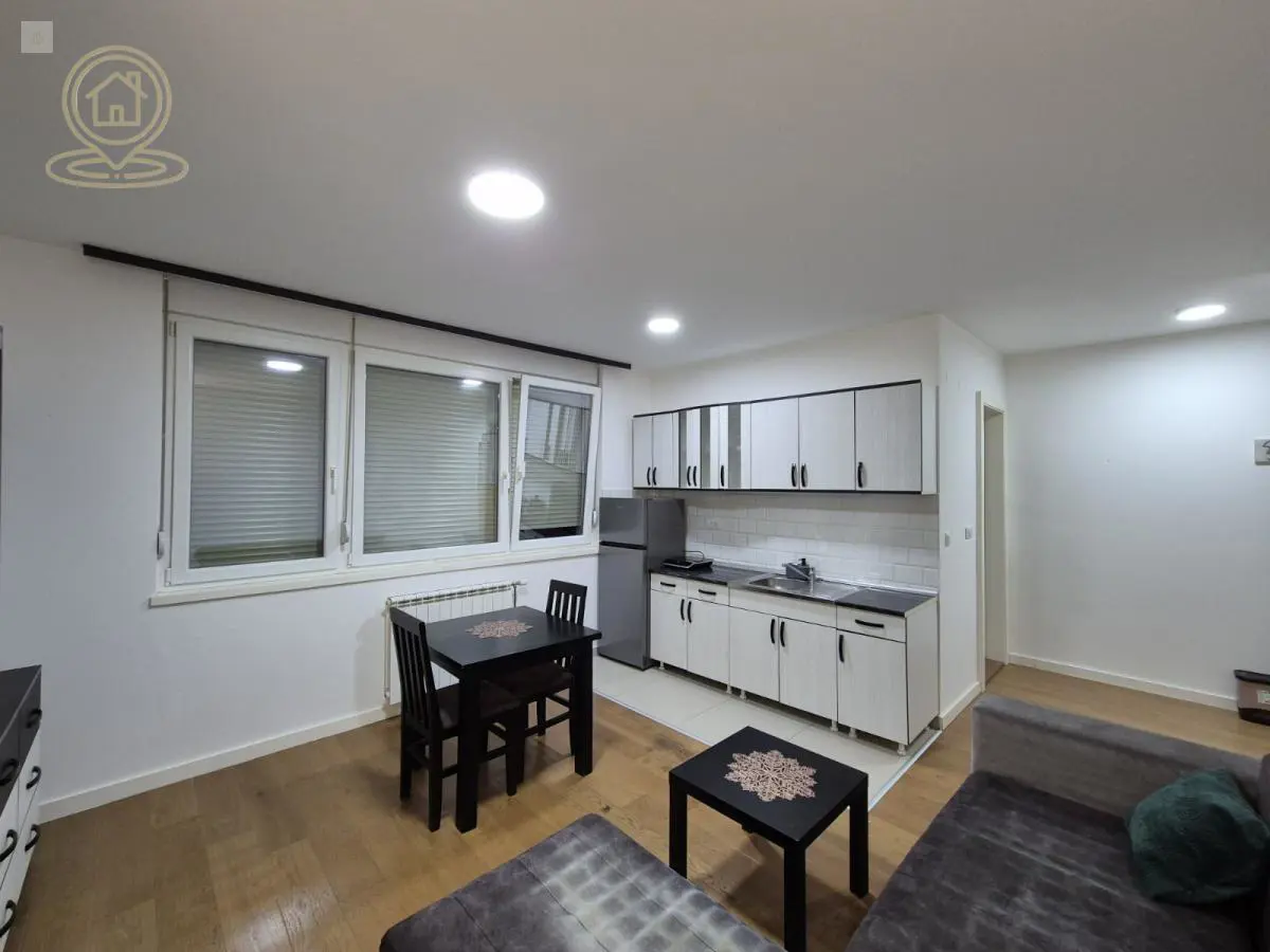 Novi Sad Sajmište  novogradnja  uknjizeni Garsonjera stanovi 350 evra 