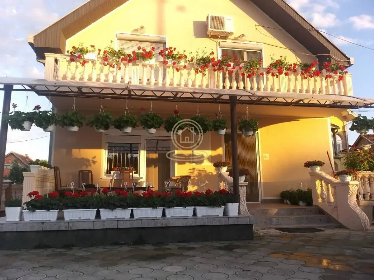  uknjizeni kuće Obrenovac - 218000 evra 