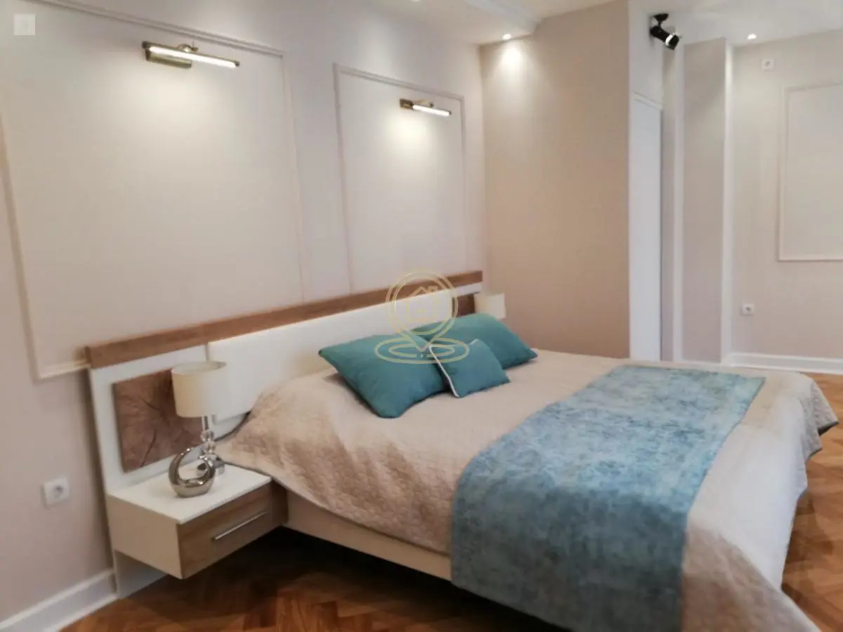 Četvorosoban stanovi Grbavica - 1500 evra 