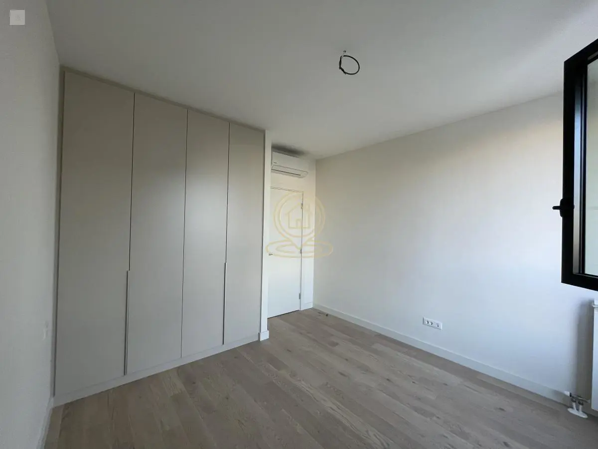  novogradnja poslovni prostor Savski venac Beograd na vodi 950 evra 