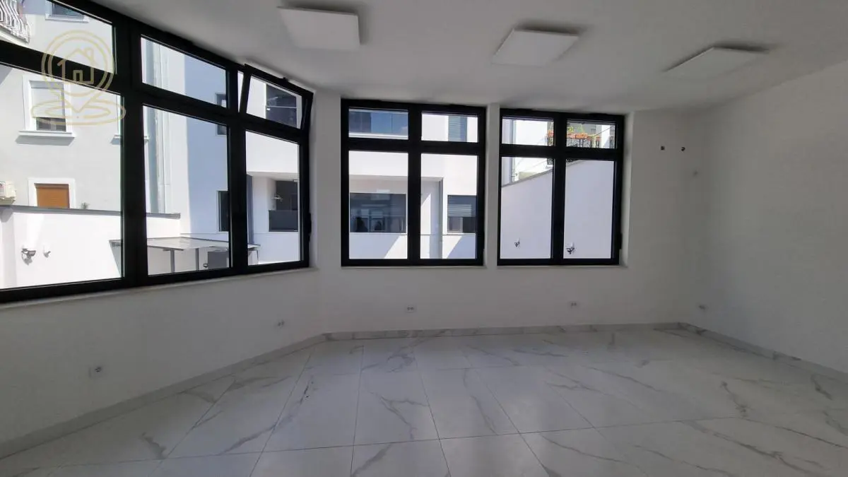 Novi Sad Spens  novogradnja poslovni prostor 2300 evra 