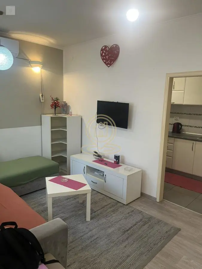 Novi Sad Detelinara Trosoban stanovi 450 evra 