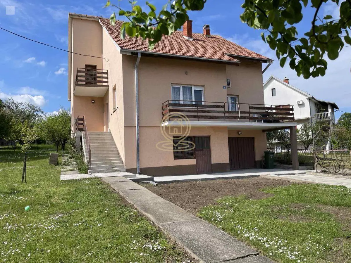 Kragujevac Vinogradi kuće 176000 evra 