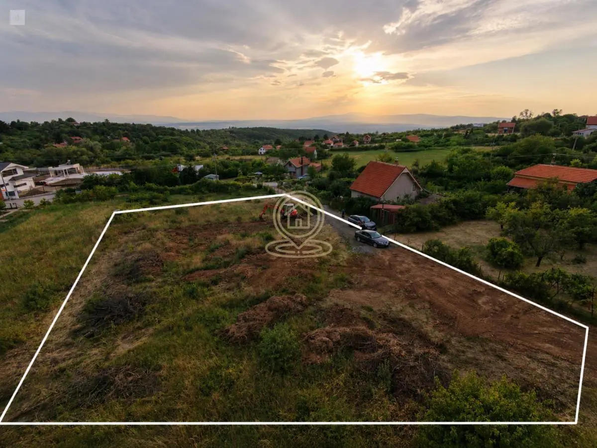  uknjizeni plac Palilula - 38000 evra 