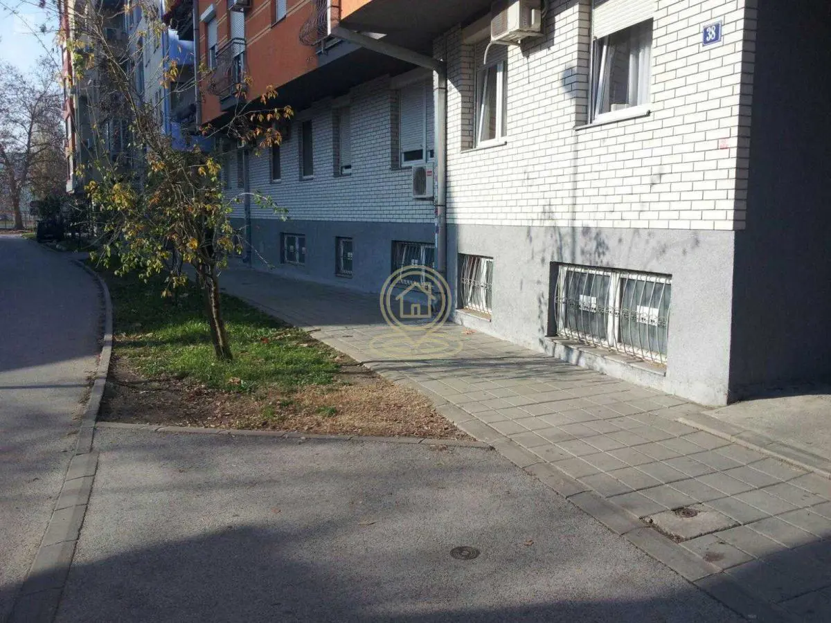 Novi Sad Sajmište poslovni prostor 250000 evra 