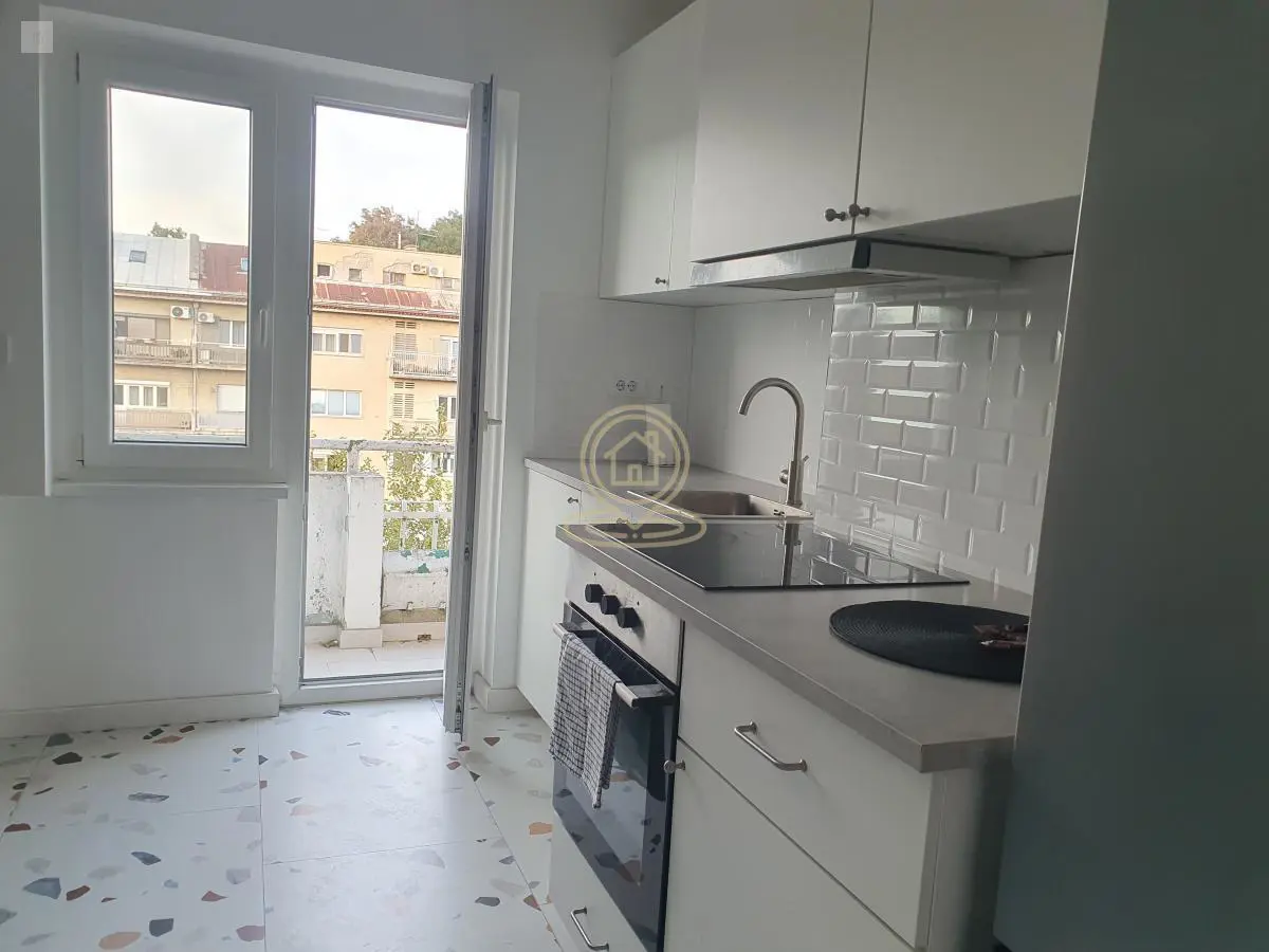 Dvosoban stanovi Novi Beograd Fontana i Hala sportova 220000 evra 