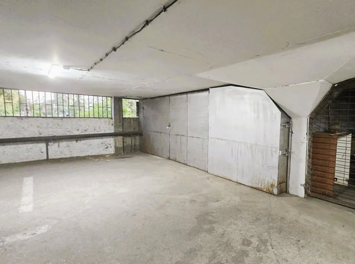 Beograd Novi Beograd  uknjizeni garaža 36000 evra 