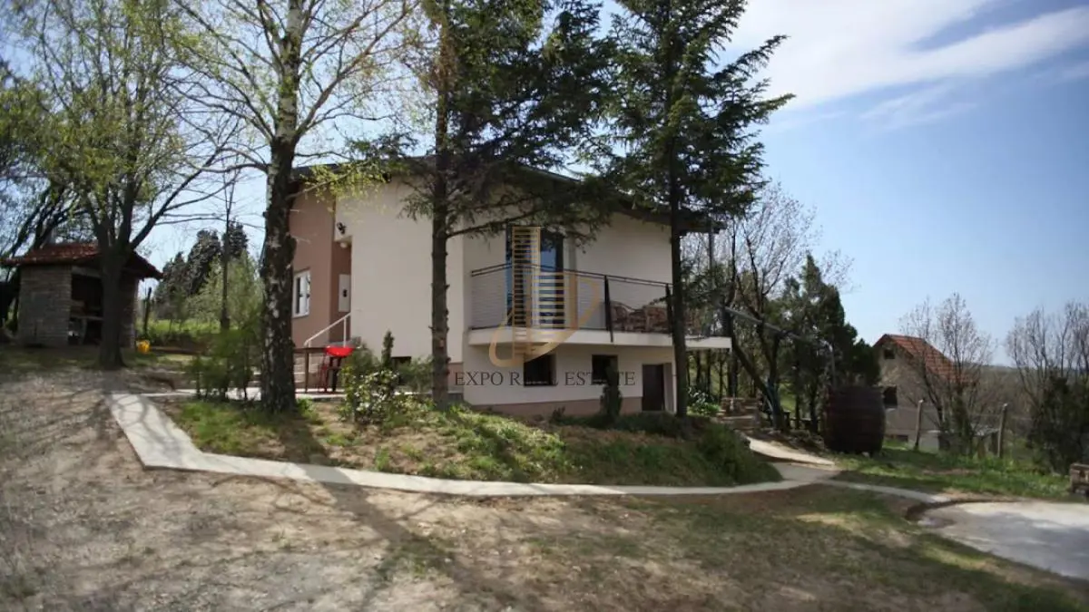  uknjizeni vikendica Ledinci - 199500 evra 