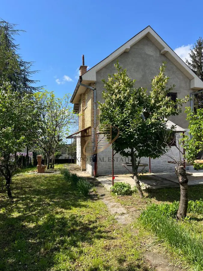  uknjizeni kuće Okolina - 68000 evra 