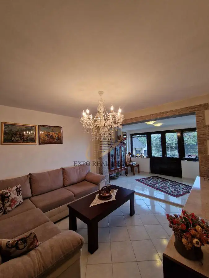  uknjizeni kuće Okolina - 140000 evra 