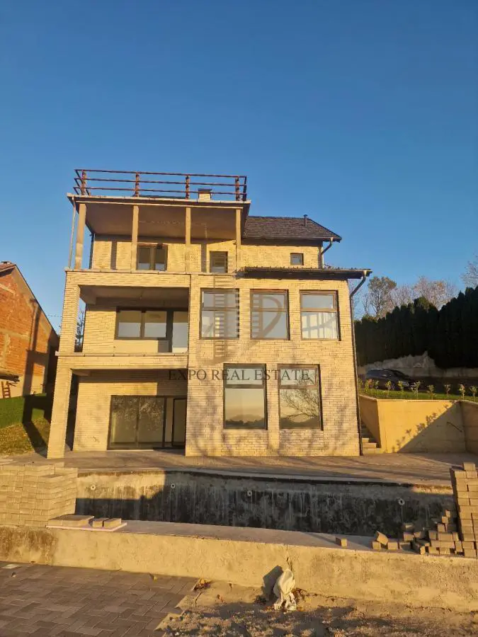 kuće Sremska Kamenica - 1500000 evra 