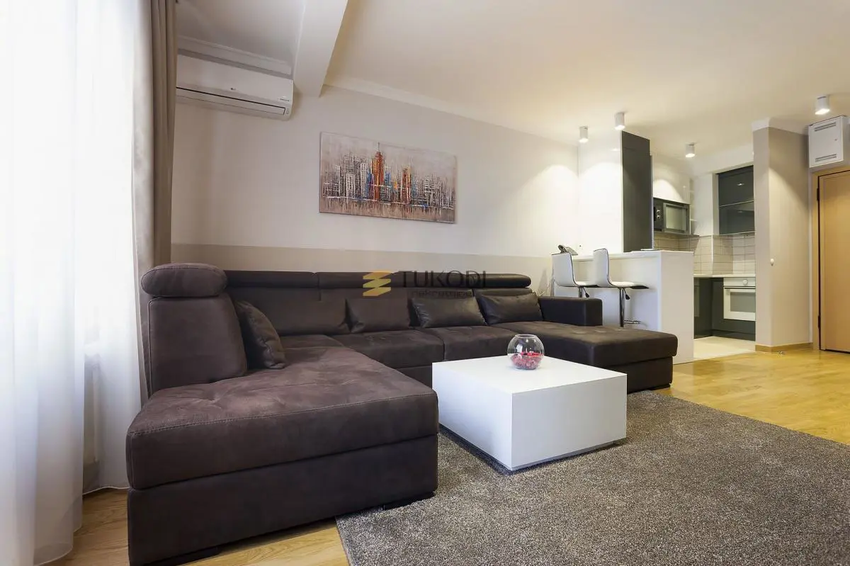  novogradnja Trosoban stanovi Vračar Hram 1200 evra 