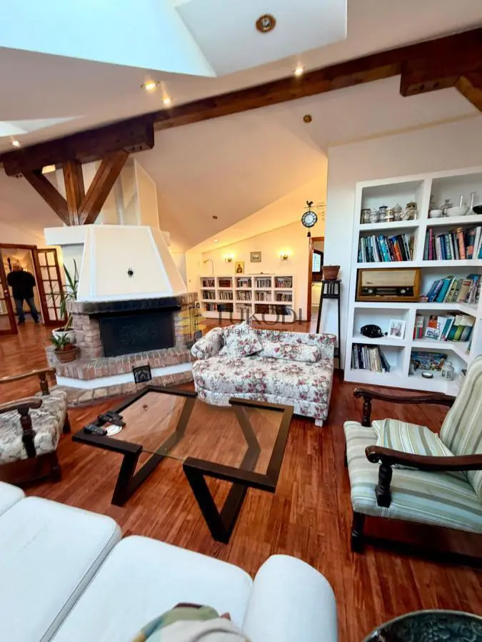 Petosoban stanovi Stari Grad Skadarlija 1950 evra 