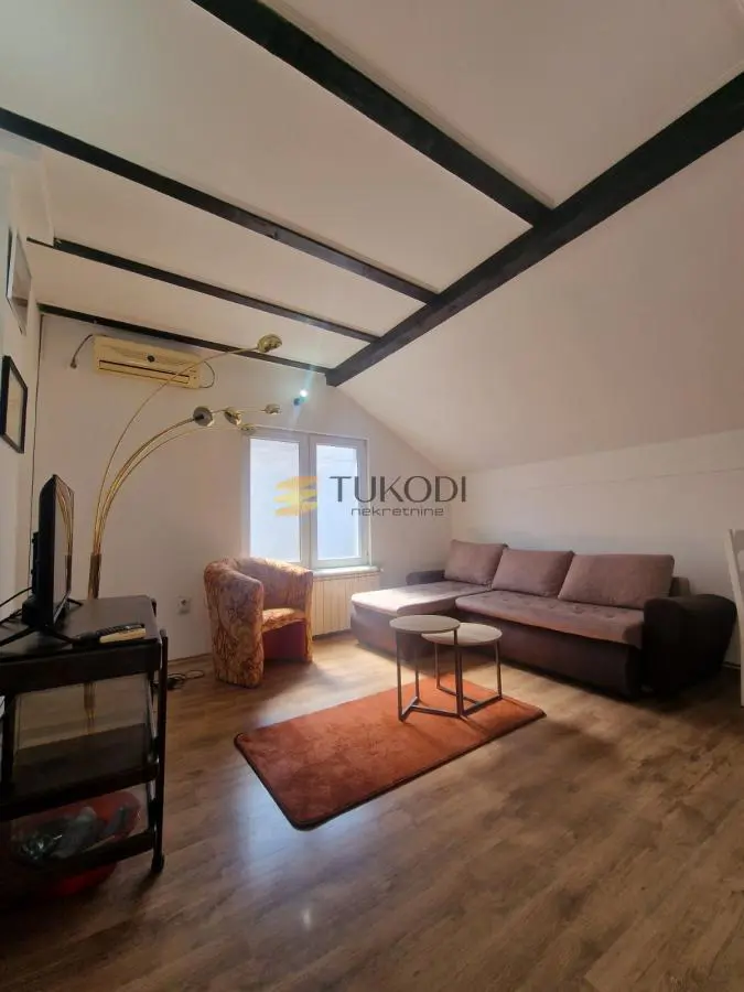 Dvoiposoban stanovi Zemun - 450 evra 