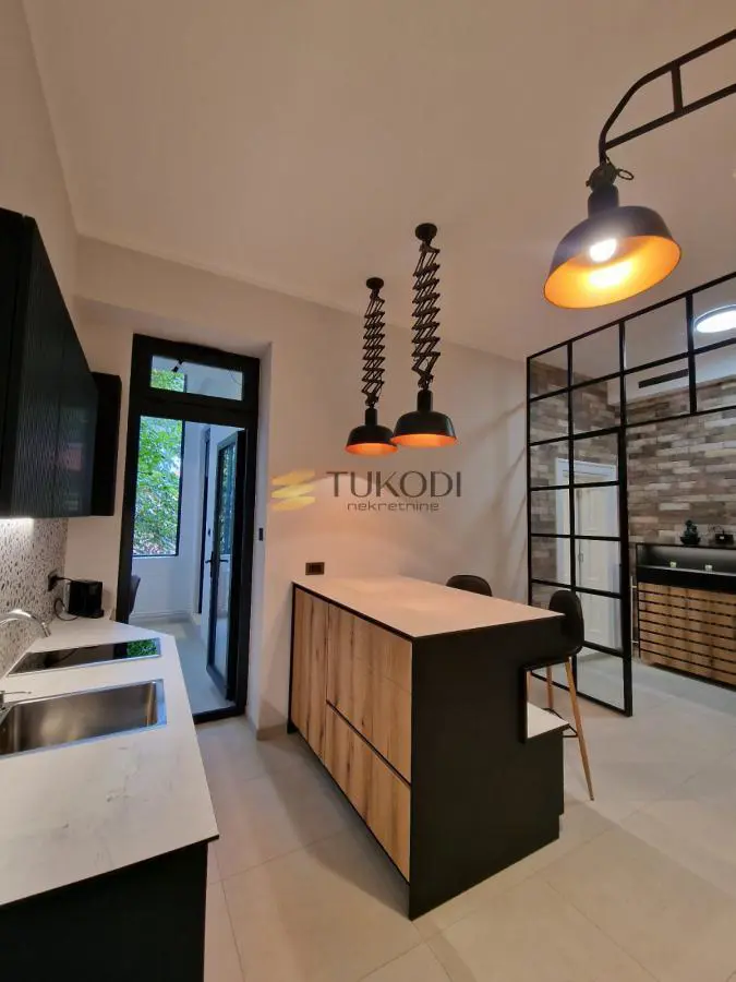  uknjizeni Trosoban stanovi Stari Grad - 340000 evra 