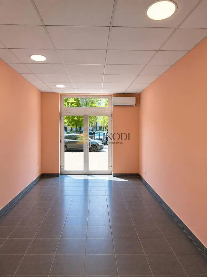 Novi Sad Grbavica  novogradnja  uknjizeni poslovni prostor 102500 evra 