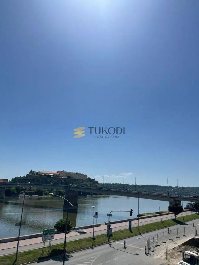 Novi Sad Kej  uknjizeni Trosoban stanovi 280000 evra 