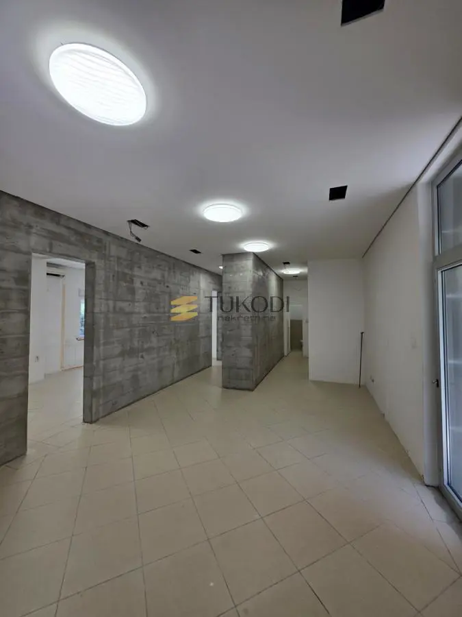 Beograd Novi Beograd  novogradnja poslovni prostor 1200 evra 