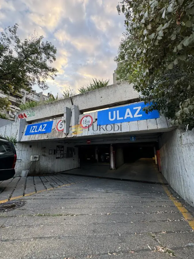 Beograd Novi Beograd garaža 14400 evra 