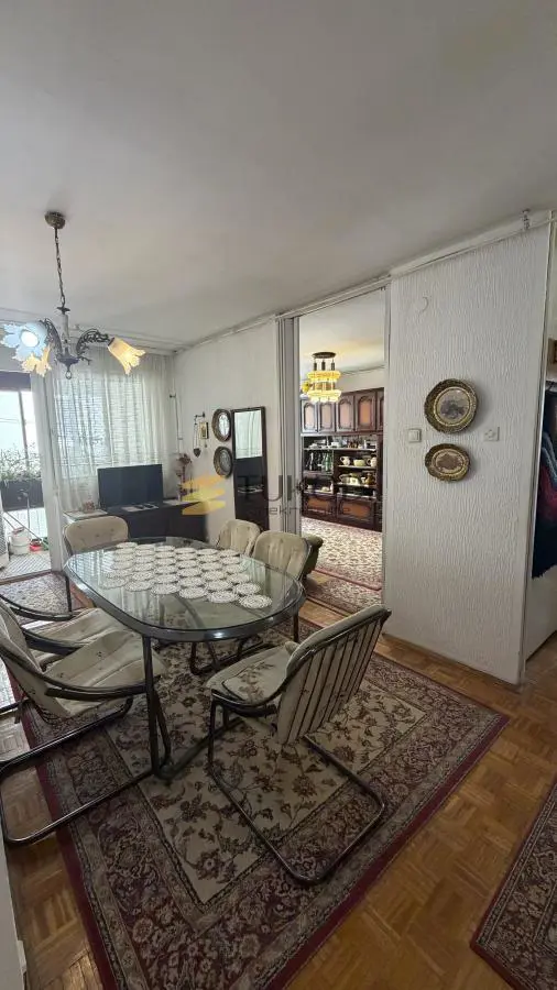 uknjizeni Troiposoban stanovi Novi Beograd Savski blokovi (44 45 70 70a) 254000 evra 