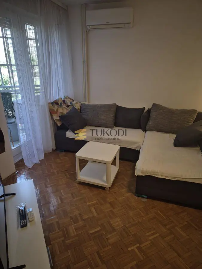 Dvosoban stanovi Novi Beograd Hotel Yu i Stari merkator 950 evra 