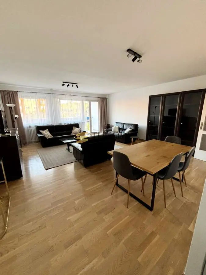 Četvorosoban stanovi Novi Beograd Bežanijski blokovi (61 do 64) 950 evra 