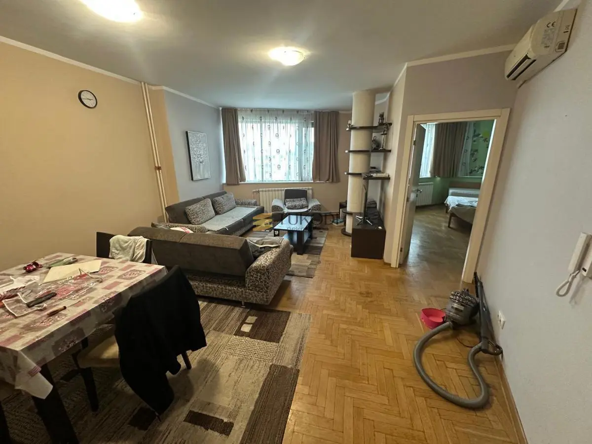 Dvosoban stanovi Novi Beograd Savski blokovi (44 45 70 70a) 700 evra 