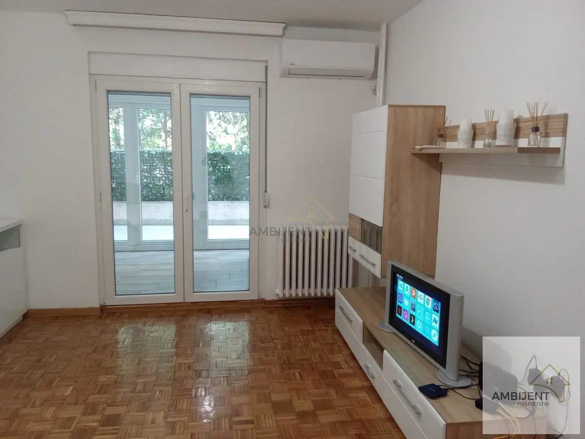 Beograd Novi Beograd  novogradnja  uknjizeni Četvorosoban stanovi 1090 evra 