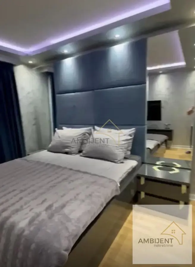  uknjizeni  novogradnja Trosoban stanovi Centar - 225000 evra 