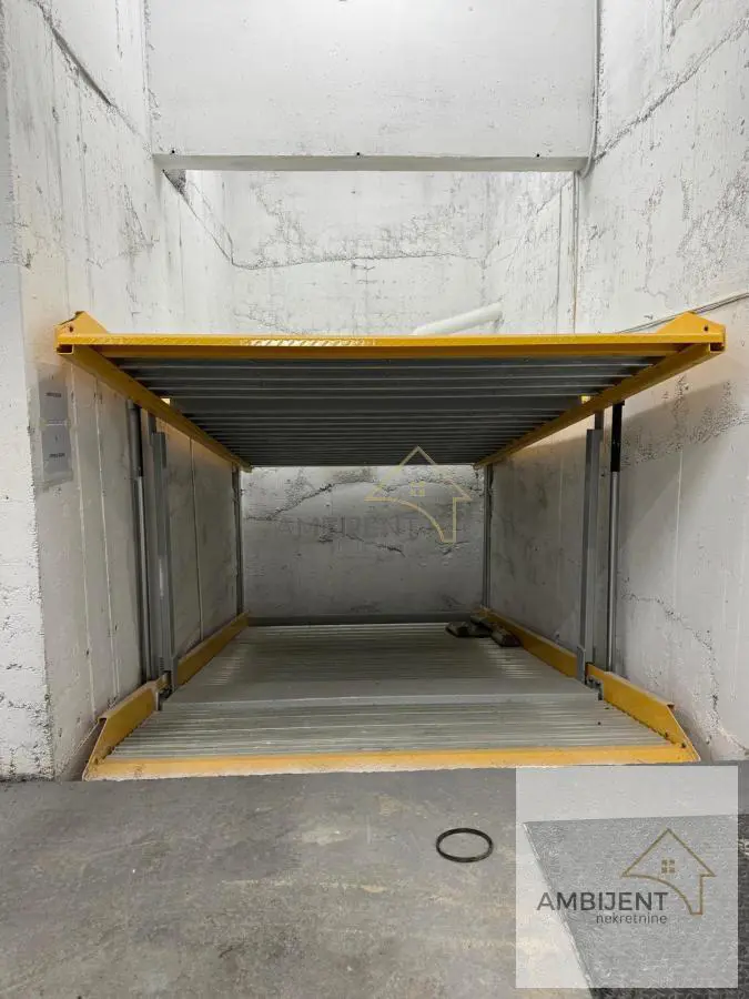 garaža Voždovac Autokomanda 20000 evra 