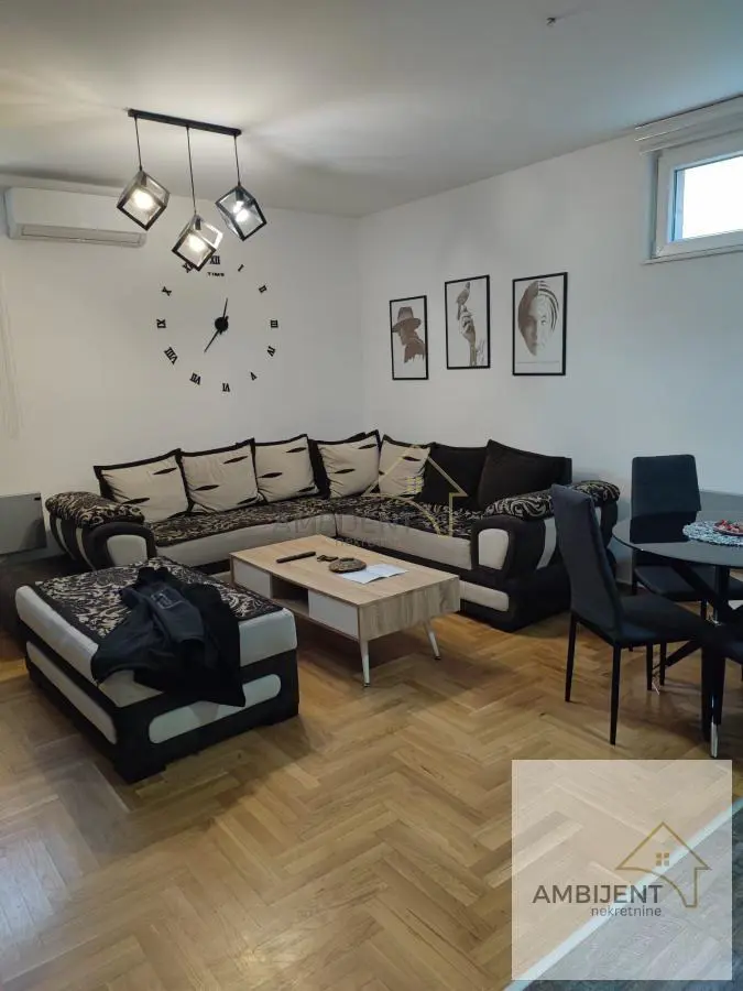  uknjizeni  novogradnja Trosoban stanovi Zemun - 150000 evra 