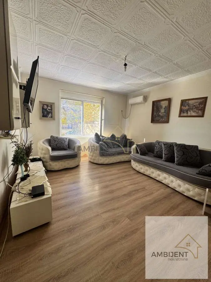 kuće Stara Pazova Surduk  uknjizeni 