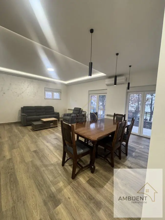 Četvorosoban stanovi Zemun Batajnica 500 evra 