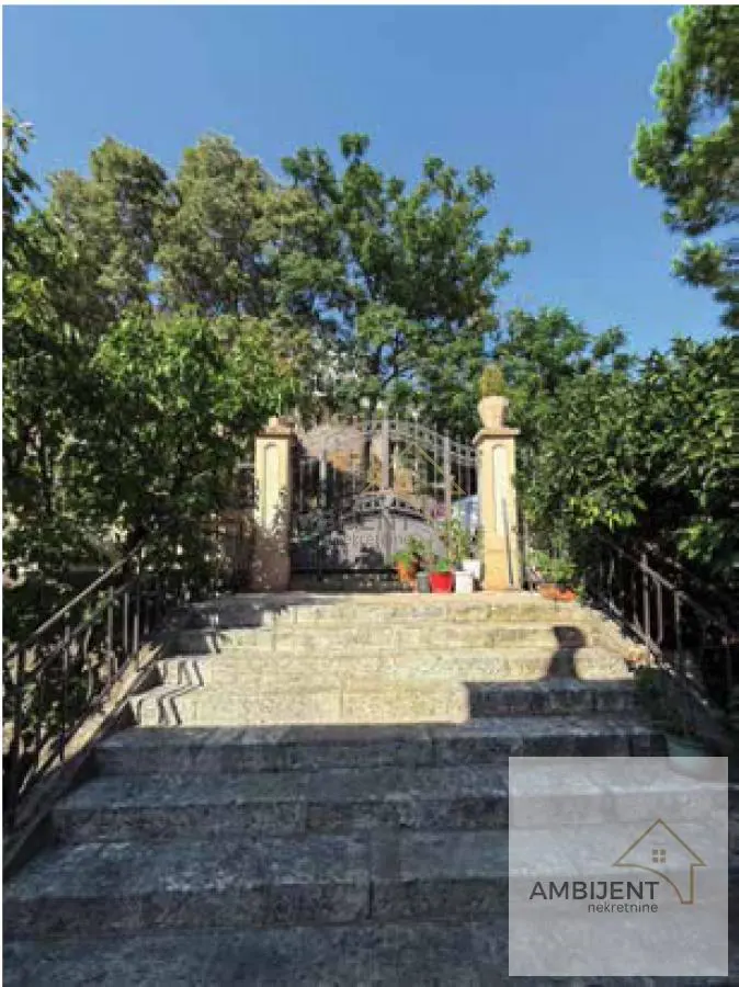 Herceg Novi HERCEG-NOVI  uknjizeni Šestosoban stanovi 509000 evra 