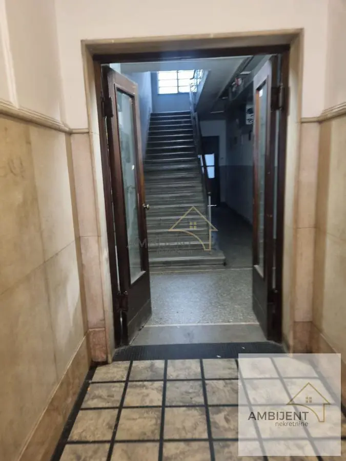 Beograd Stari Grad  uknjizeni Trosoban stanovi 370000 evra 