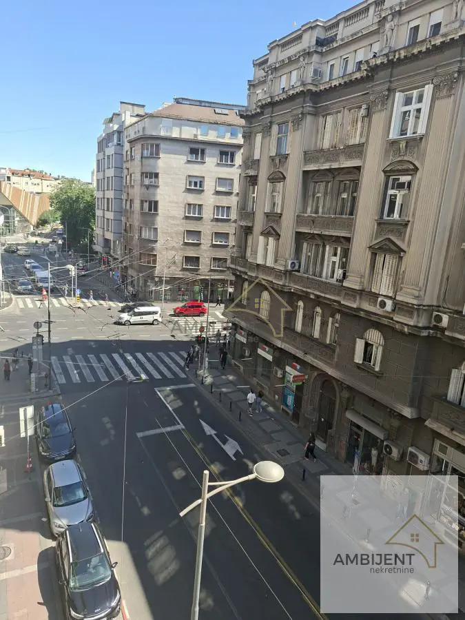  uknjizeni poslovni prostor Stari Grad - 1000 evra 