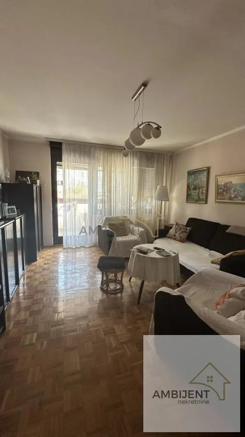 Beograd Novi Beograd  uknjizeni Četvorosoban stanovi 1000 evra 