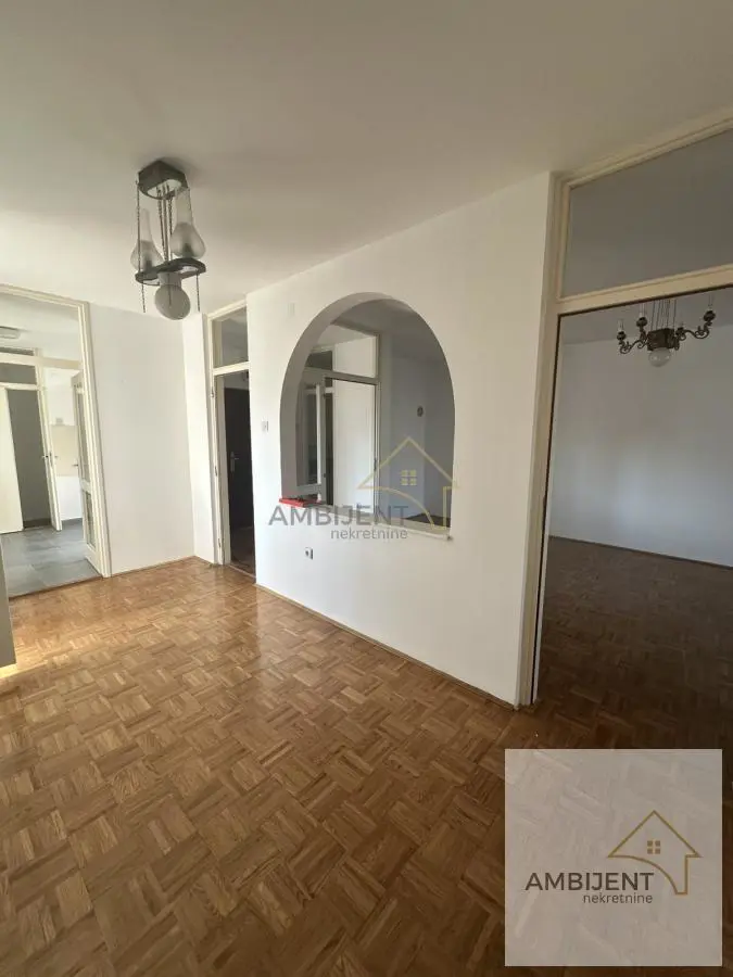 Beograd Novi Beograd  uknjizeni Troiposoban stanovi 800 evra 