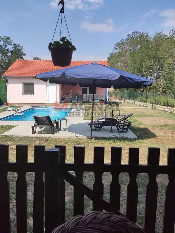 SREMSKI OKRUG Pećinci kuće 259888 evra 