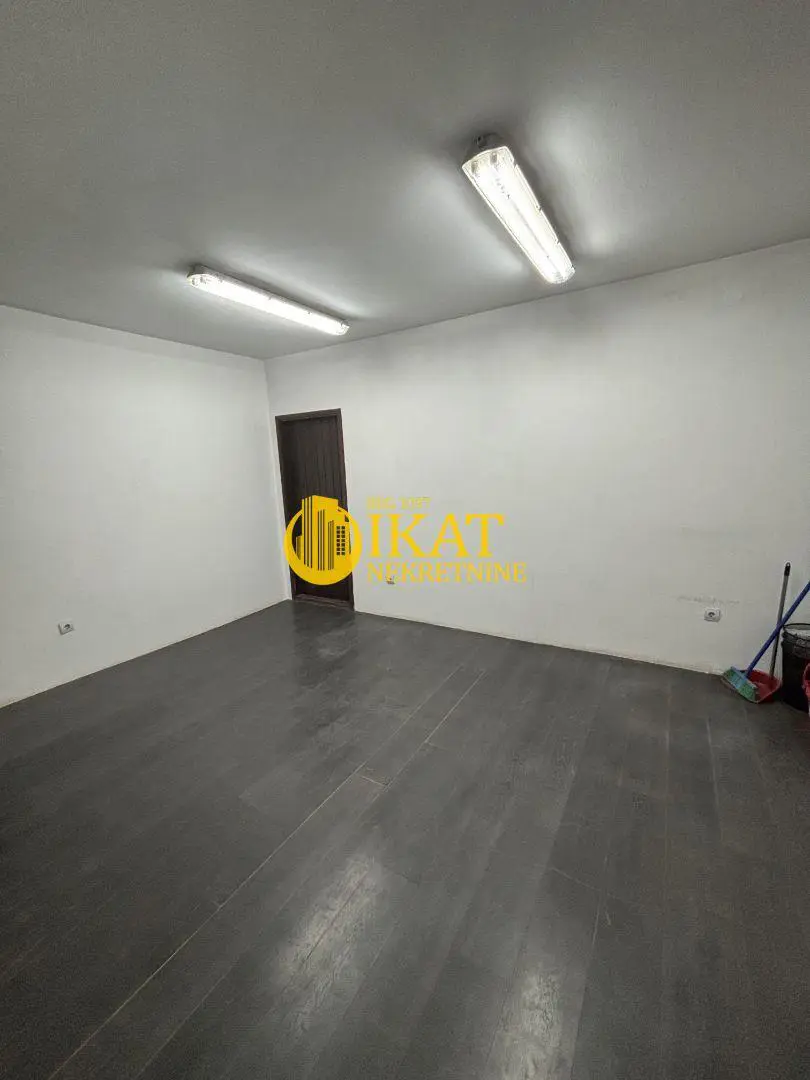 poslovni prostor Zemun Altina 700 evra 