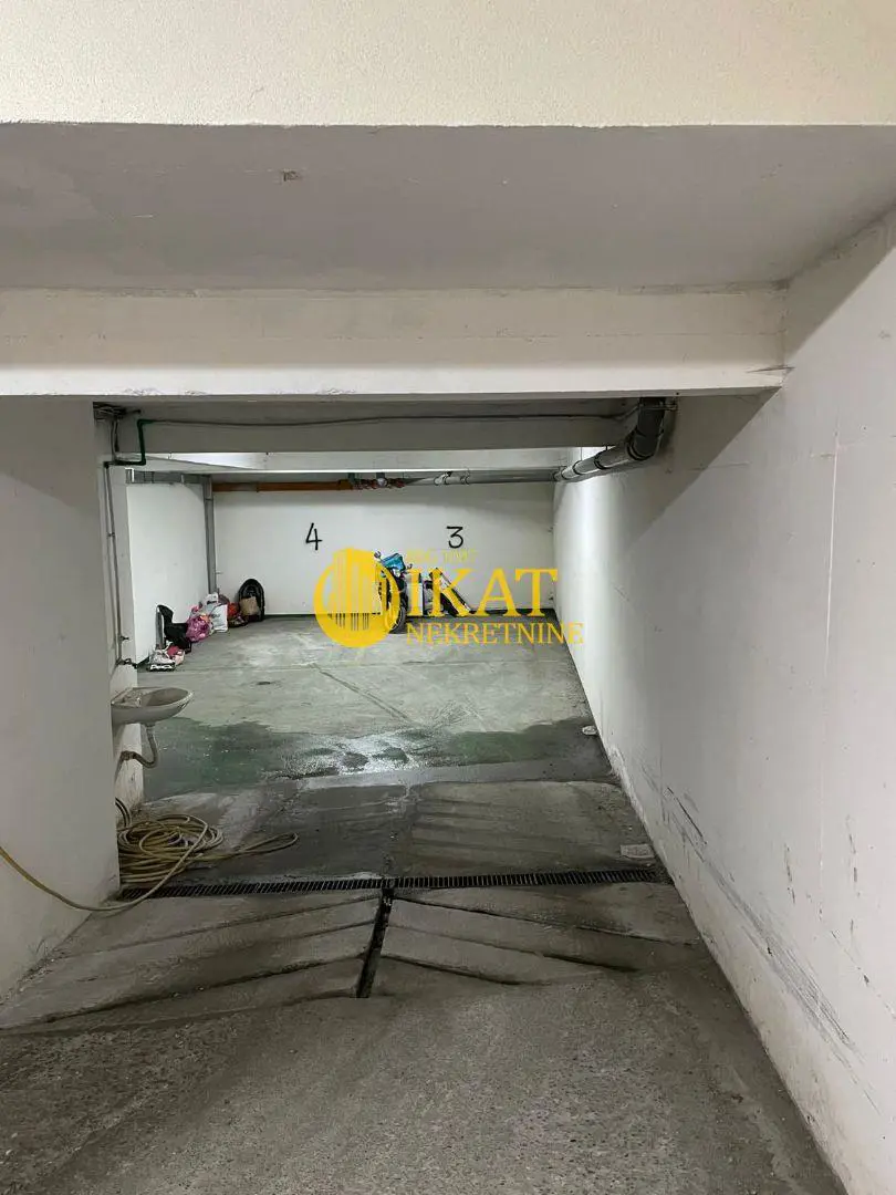 Beograd Vračar garaža 120 evra 