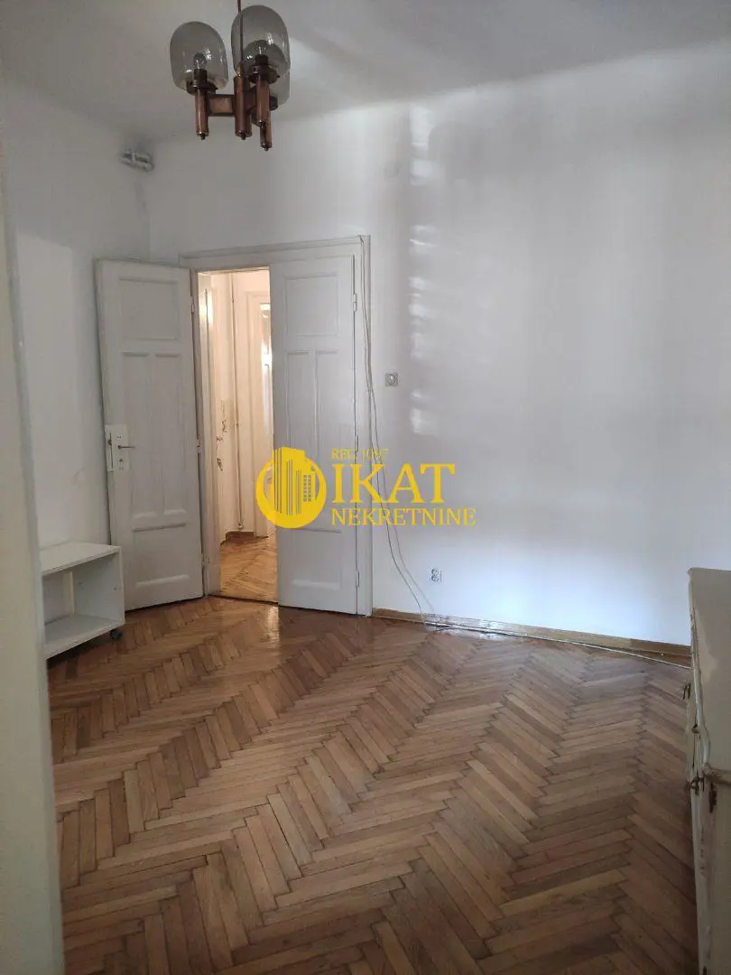 Četvorosoban stanovi Stari Grad Politika 568000 evra 