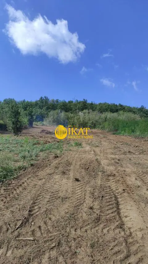 plac Mladenovac Mladenovac okolina 11000 evra 