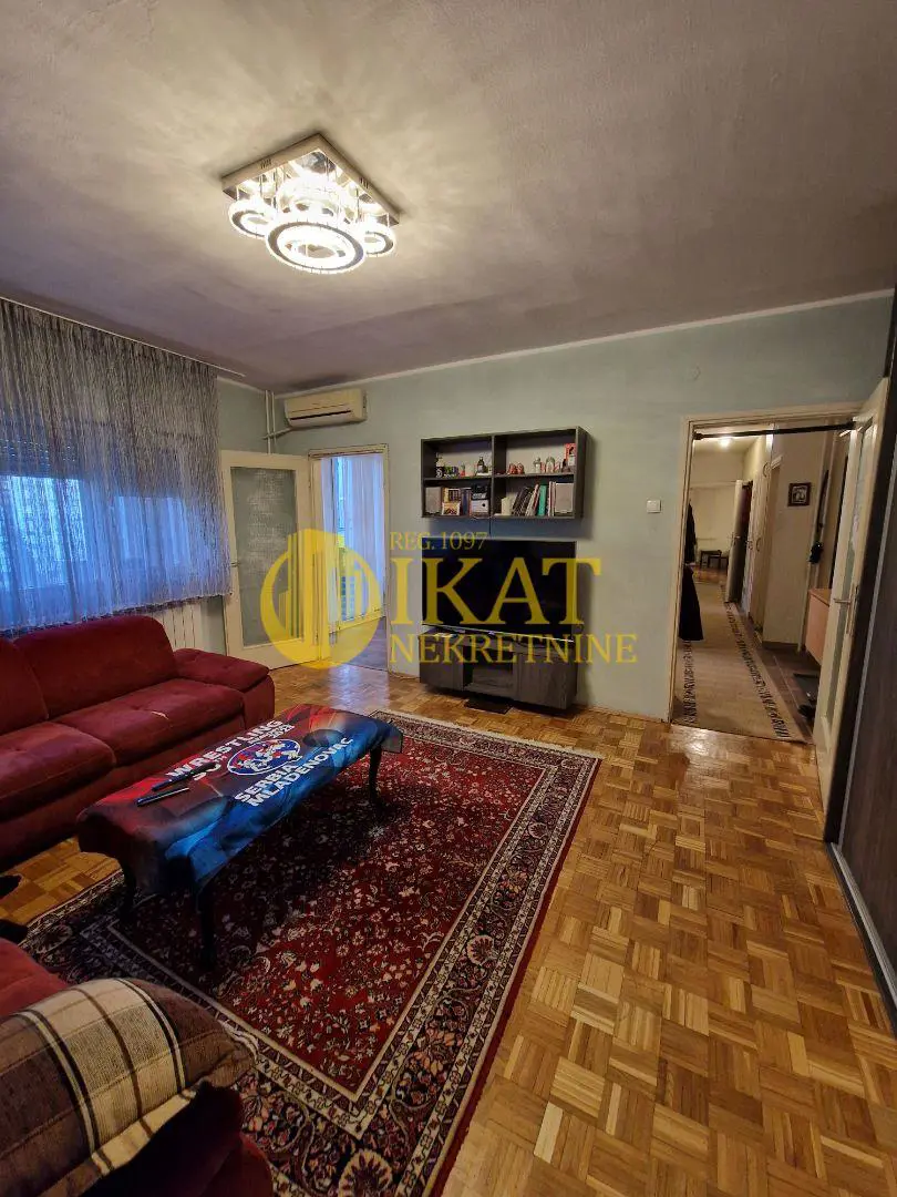 Četvorosoban stanovi Novi Beograd Bežanijski blokovi (61 do 64) 1300 evra 