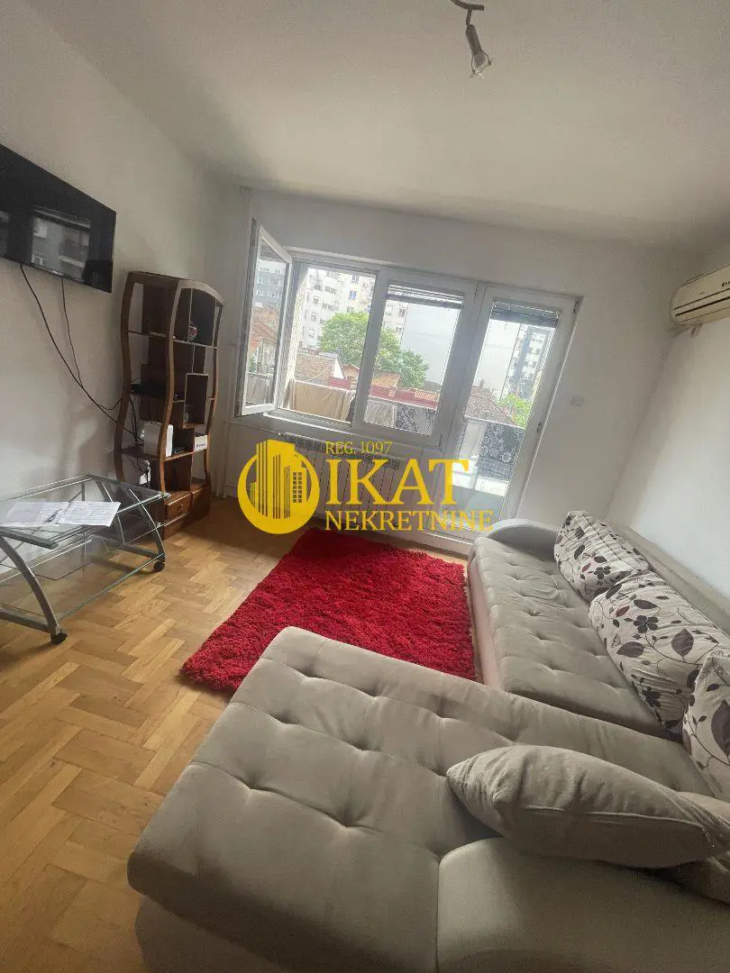 Jednoiposoban stanovi Zvezdara Bulbuder 450 evra 