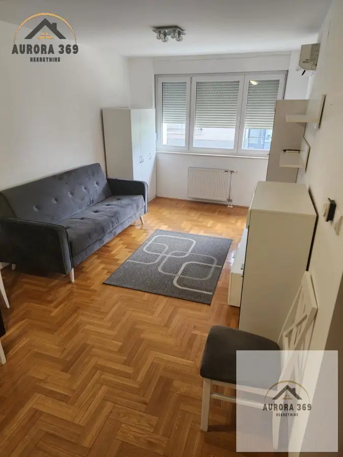 Jednoiposoban stanovi Centar - 500 evra 