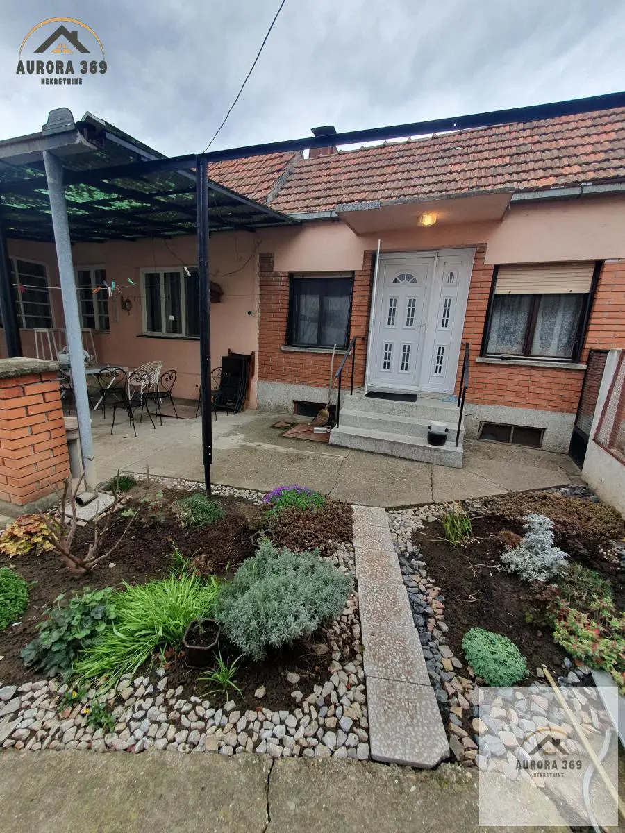  uknjizeni kuće  - 133900 evra 