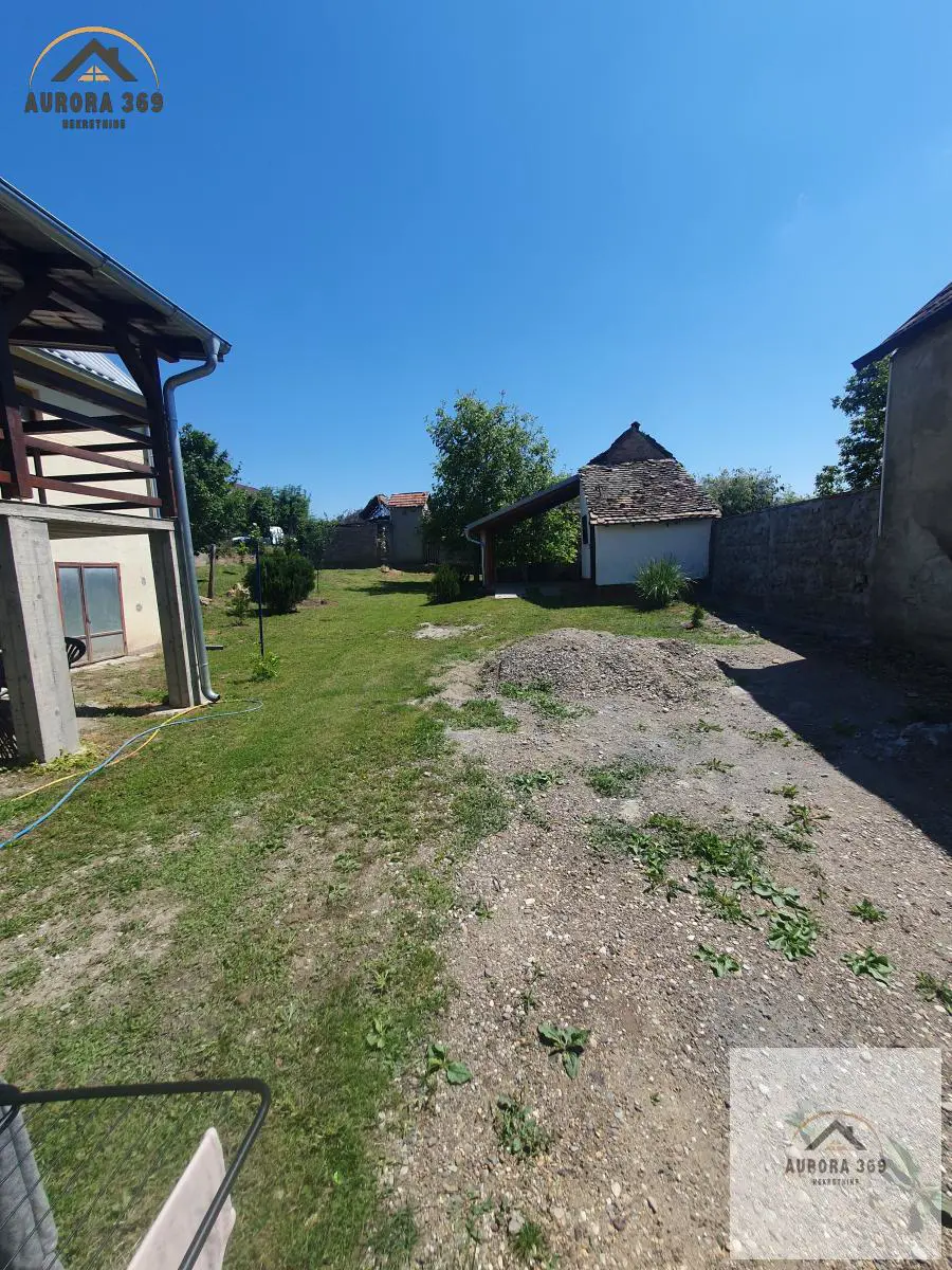  uknjizeni kuće  - 180000 evra 