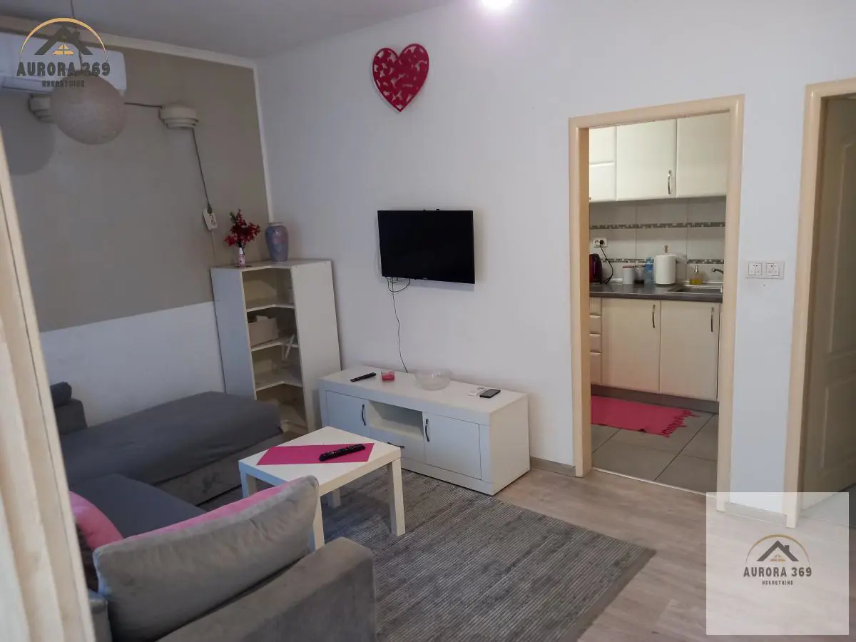 stanovi Novi Sad  uknjizeni Trosoban 